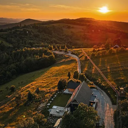 Hilltop Munteni